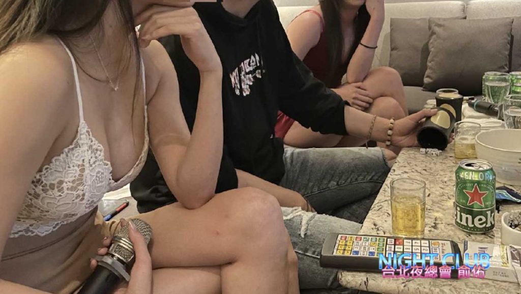 皇家酒店妹妹與庫客人互動好 皇家酒店妹妹與庫客人互動好